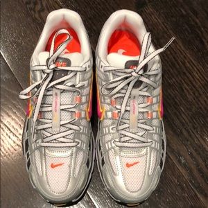 BRAND NWOT NIKE SNEAKERS. Size 7